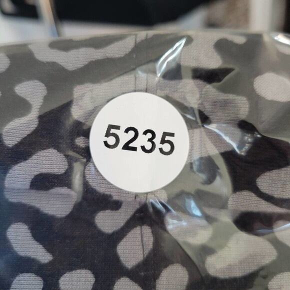 Chico's Womens Medium Petite 100% Pima Cotton Leopard Animal Print Long Sleeve - Picture 7 of 9